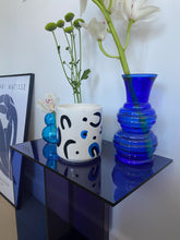 Load image into Gallery viewer, KarFein Vase