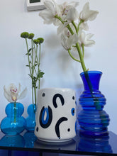 Load image into Gallery viewer, KarFein Vase