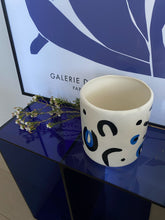 Load image into Gallery viewer, KarFein Vase