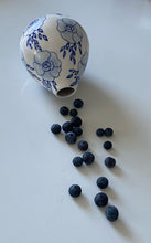 Load image into Gallery viewer, AleGal Midnight Blue Vase