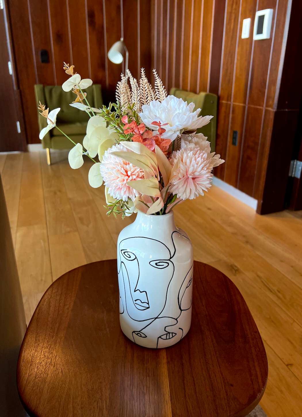 Mil Caras Vase